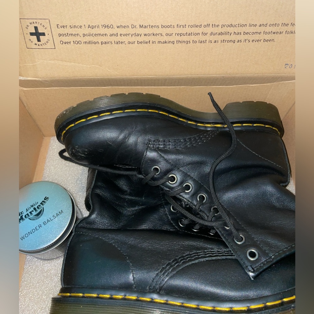 ⭐️ Leather Doc Martens!